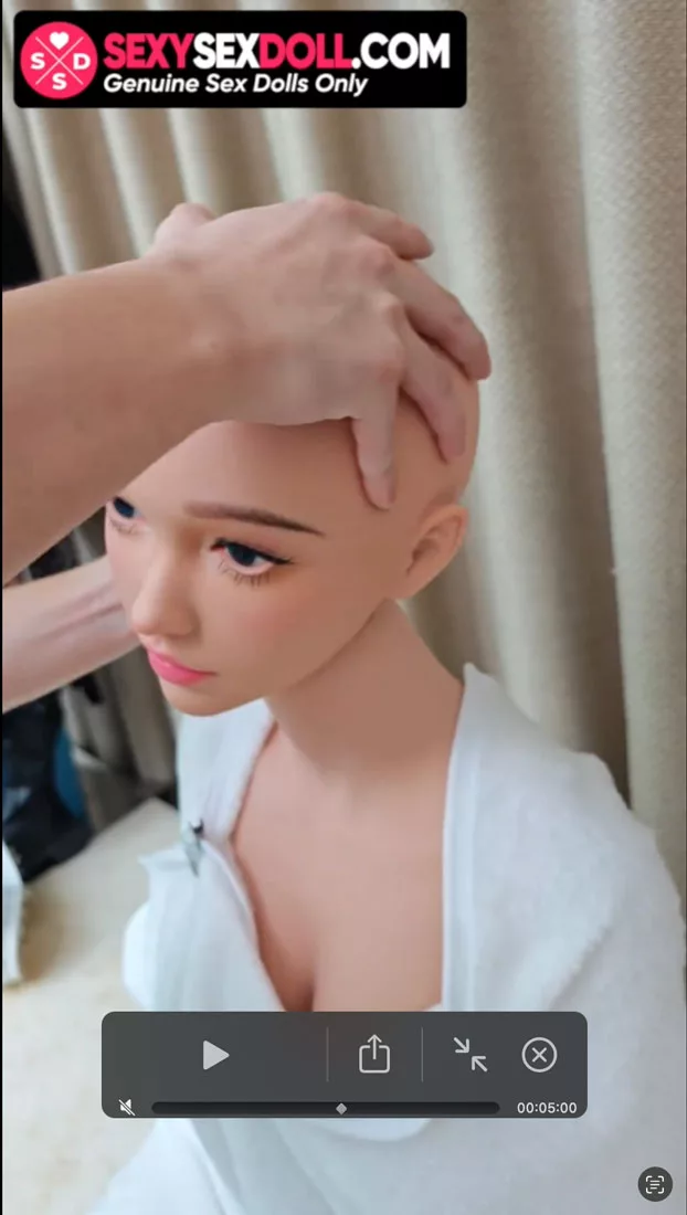 Use the screw from the package to firmly fix the doll’s head onto the body.